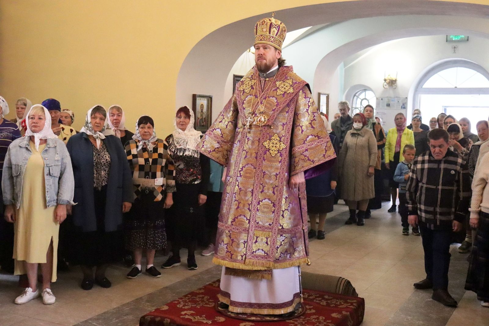 В праздник Воздвижения Креста Господня митрополит Владимир совершил Божественную литургию в храме Спаса Нерукотворного г.Дальнереченска