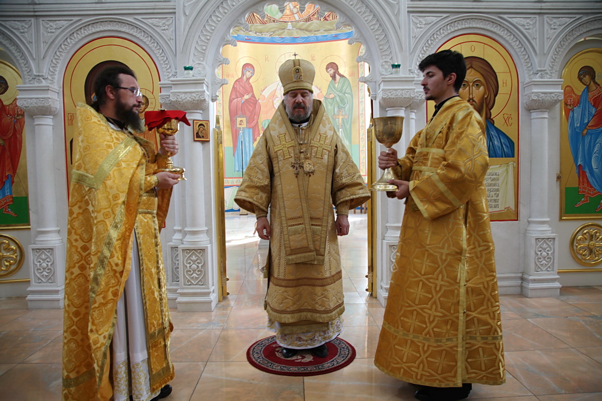 В неделю 13-ю по Пятидесятнице епископ Находкинский и Преображенский Николай совершил Божественную литургию в Казанском Кафедральном соборе г. Находки.