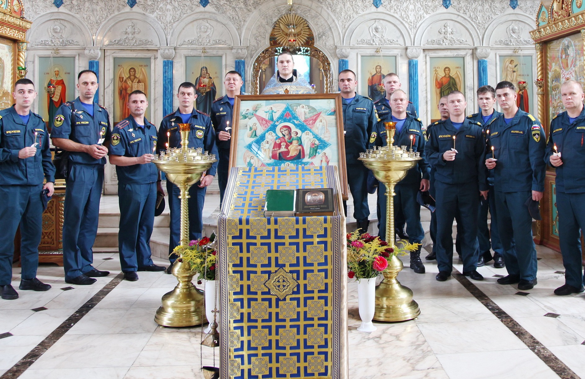 В Кафедральном Благовещенском соборе прошел Благодарственный молебен в честь иконы «Неопалимая купина» для пожарных и спасателей МЧС (+ Фото)
