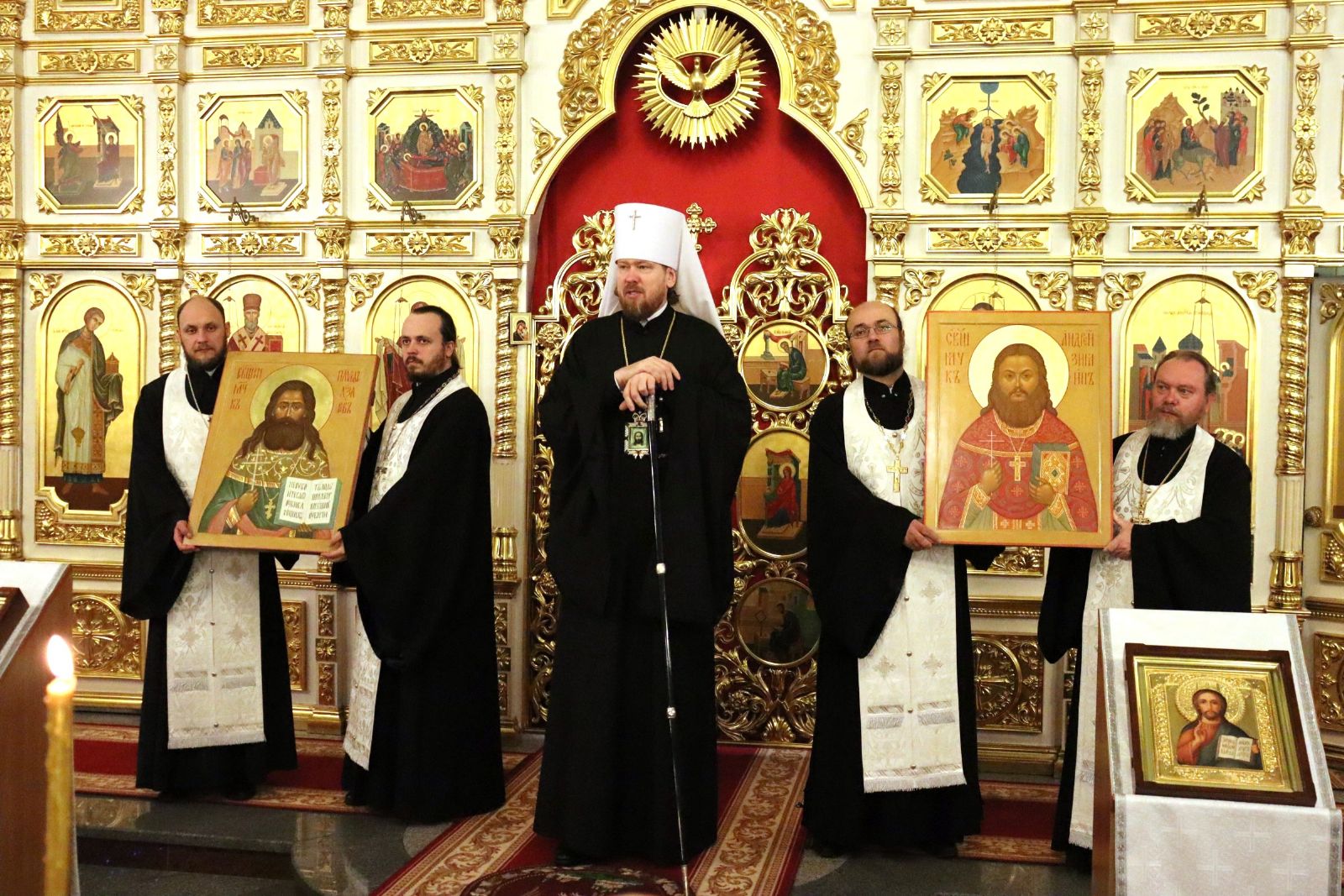В Покровском соборе освятили иконы священномучеников Приморской земли