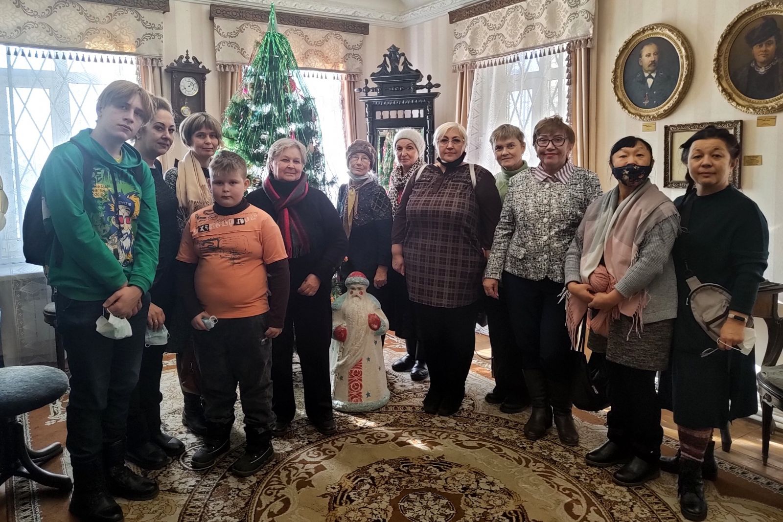 Прихожане храмов II-го благочиния посетили дом-музей семьи Сухановых и представление «Рождественский вертеп»
