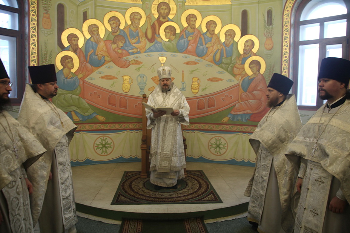 В Рождественский сочельник епископ Находкинский и Преображенский Николай возглавил праздничное богослужение в Казанском Кафедральном соборе г. Находки.
