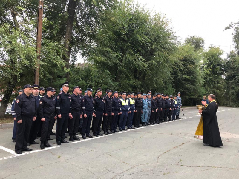 Руководитель отдела благословил сводный отряд приморской полиции убывающий в Северо-Кавказский регион для поддержания правопорядка