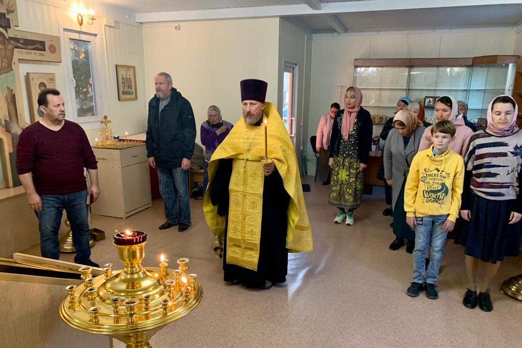 В храме в микрорайоне Снеговая Падь совершена первая Божественная литургия