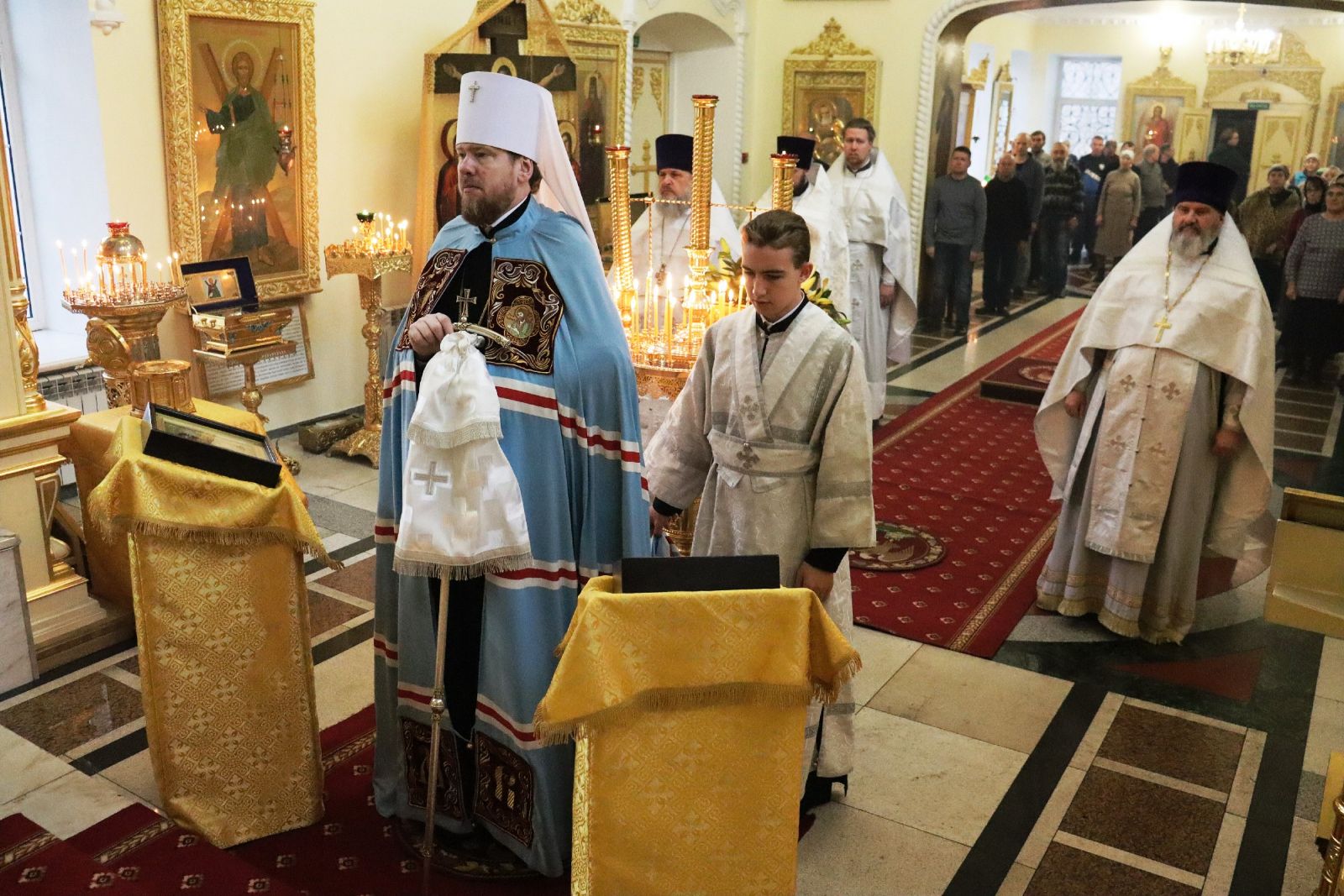 Глава Приморской митрополии совершил Божественную литургию в Свято-Никольском соборе