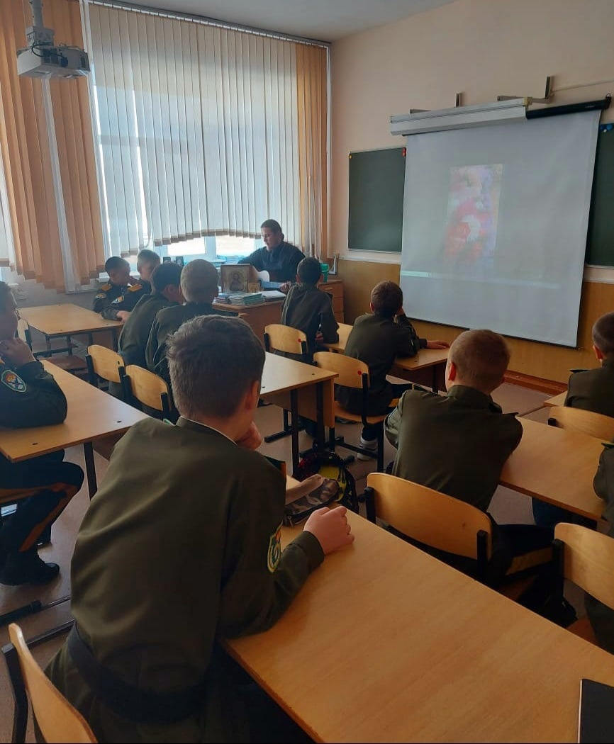 Иерей Димитрий Овчинников провел занятие для учащихся 6-го класса казачьей направленности в МОБУ СОШ №10 (+ Фото)