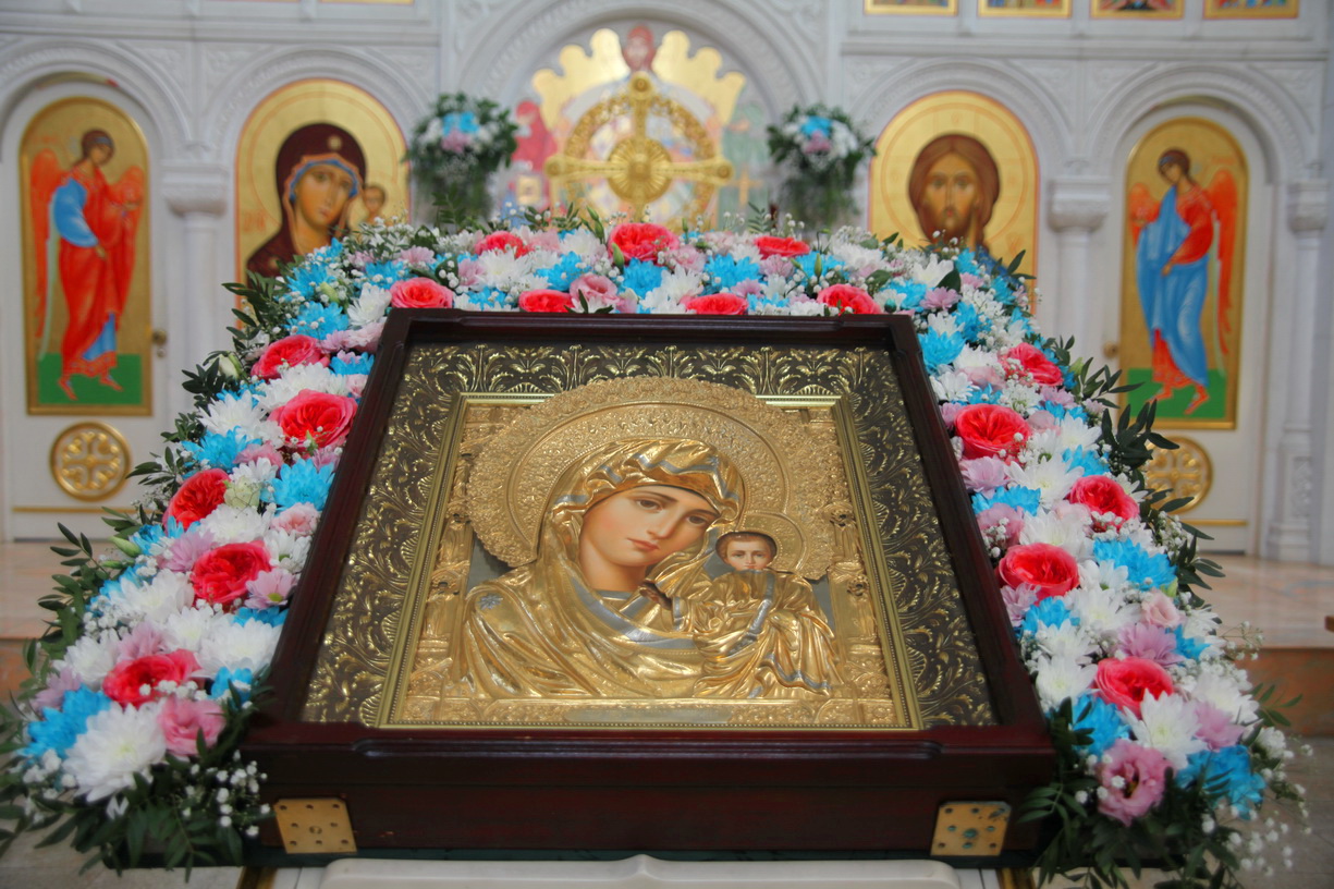 Епископ Николай возглавил всенощное бдение в Казанском Кафедральном соборе в канун престольного праздника.