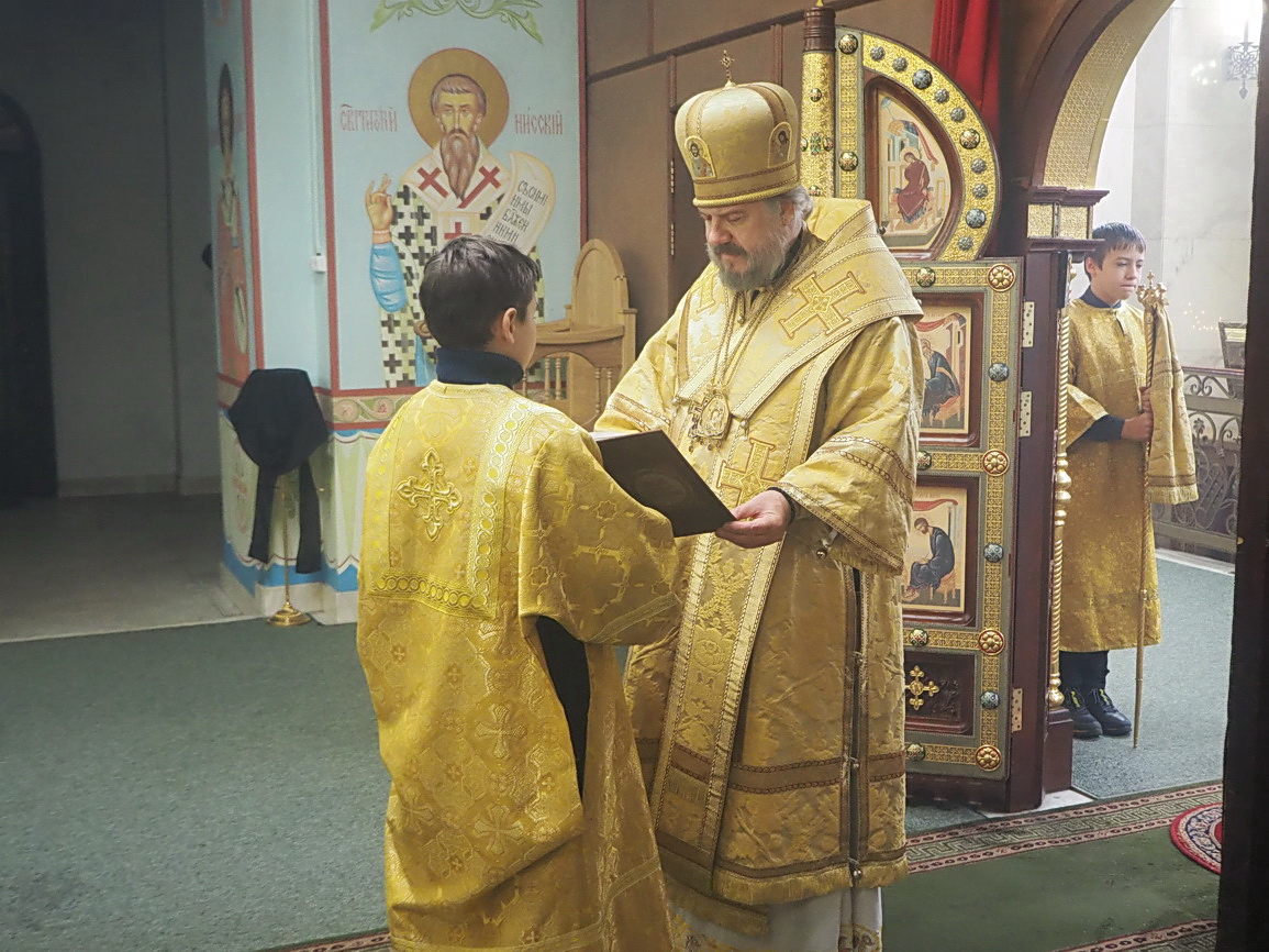 В Неделю 26-ю по Пятидесятнице епископ Находкинский и Преображенский Николай совершил Божественную литургию свт. Иоанна Златоуста в Казанском Кафедральном соборе г. Находки.