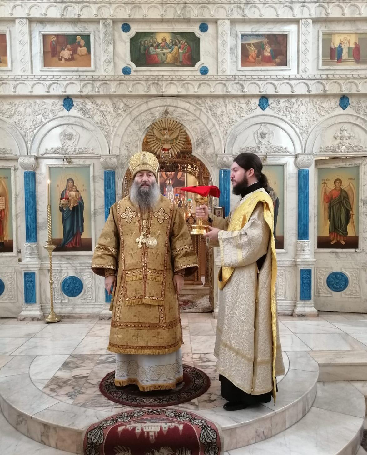 Архиерейское богослужение в день памяти святителя Спиридона Тримифунтского в Благовещенском соборе г. Арсеньева (+ Фото + Видео)