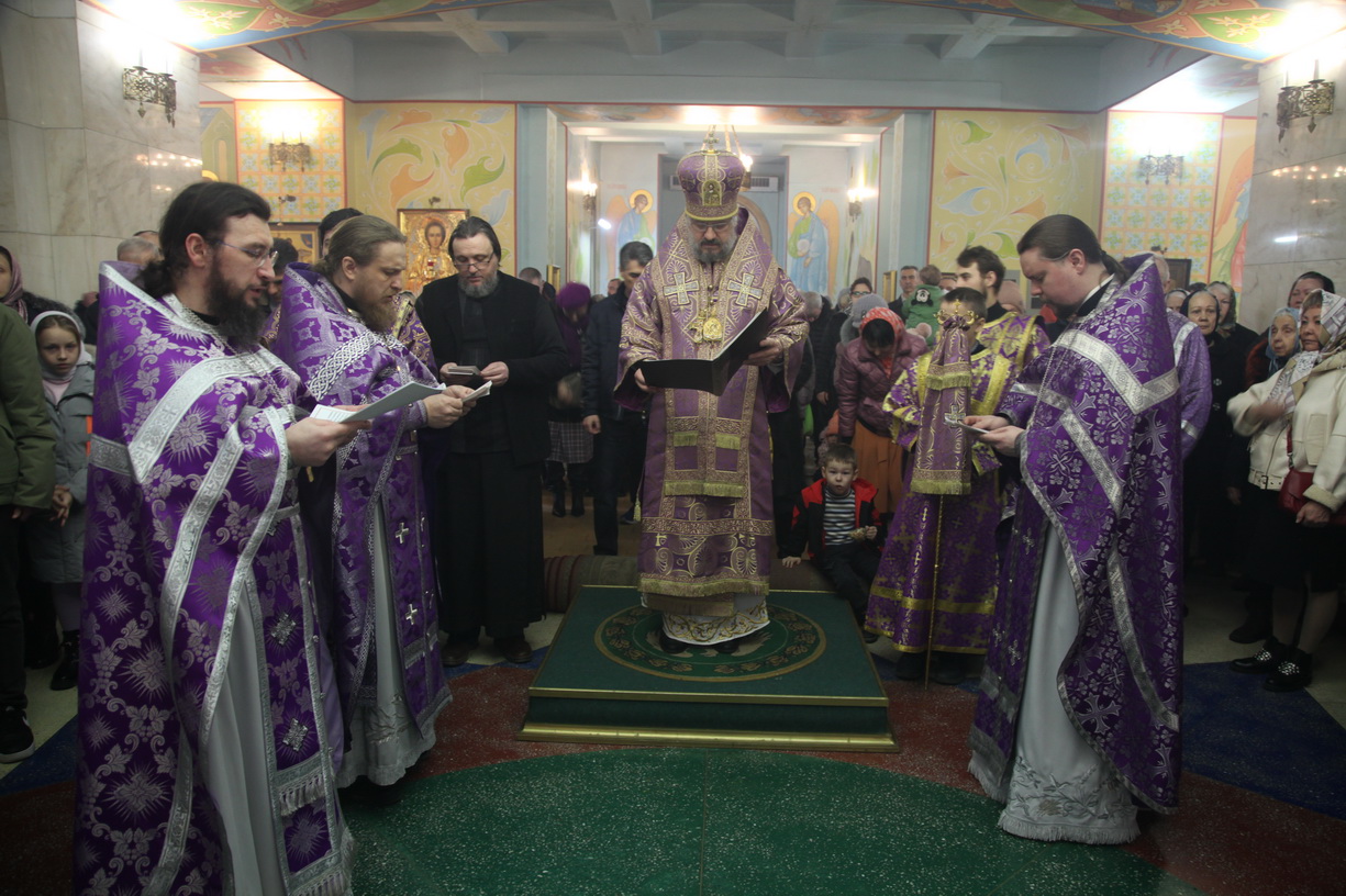 13.03.2021г.В Неделю Торжества Православия, епископ Находкинский и Преображенский Николай совершил Божественную литургию свт. Василия Великого в Казанском Кафедральном соборе г. Находки.