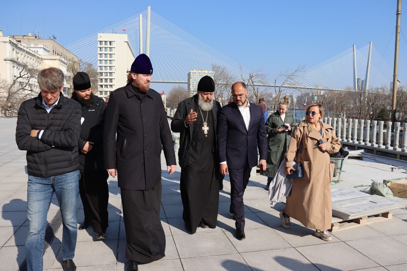 Митрополит Владивостокский и Приморский Владимир и глава города Владивостока обсудили вопросы благоустройства территории Спасо-Преображенского собора