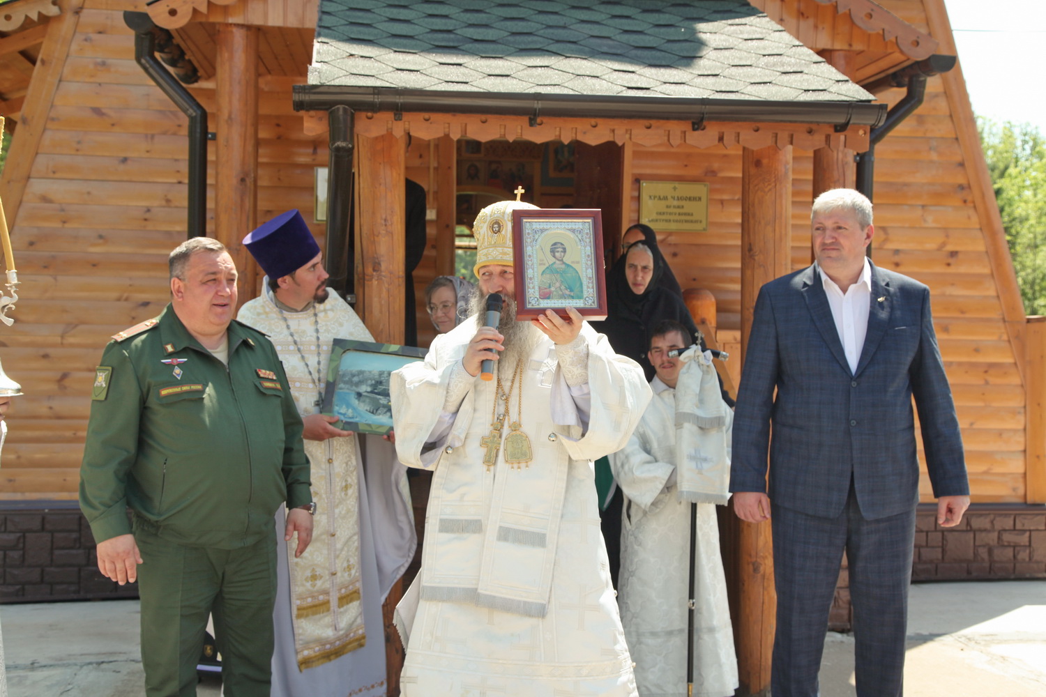 На базе хранения бронетанковой техники ВВО состоялся Великий чин освящения храма в честь Димитрия Солунского (+ Фото)