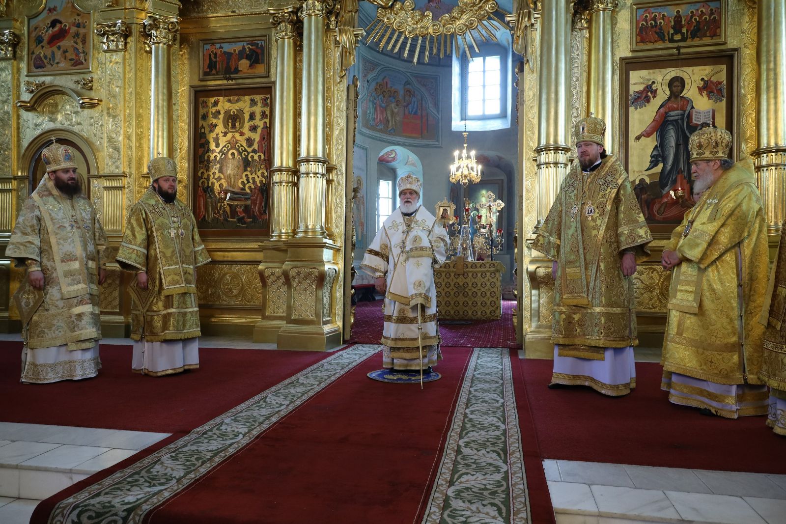 В день памяти первоверховных апостолов Петра и Павла митрополит Владимир сослужил за Божественной литургией митрополиту Крутицкому и Коломенскому Павлу