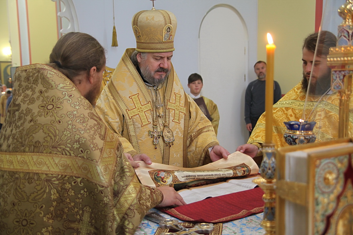 В неделю 14-ю по Пятидесятнице епископ Находкинский и Преображенский Николай совершил Божественную литургию в Казанском Кафедральном соборе г. Находки.