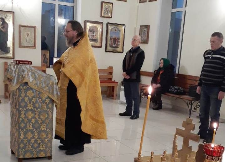 Молебное пение о страждущих недугами винопития и наркомании совершили в храме новомучеников и исповедников Церкви Русской