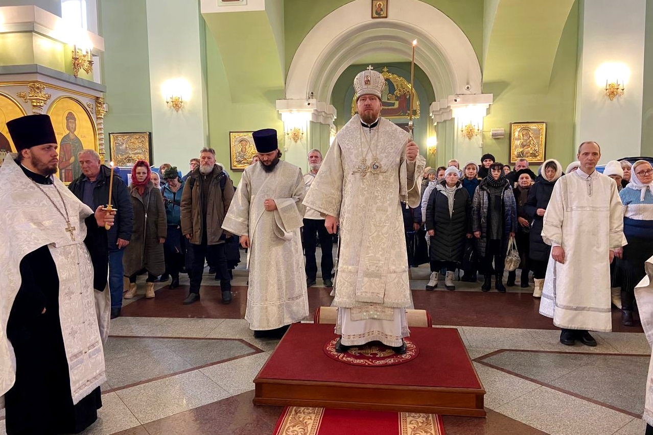 В канун праздника Крещения Господня митрополит Владимир совершил всенощное бдение в Покровском соборе