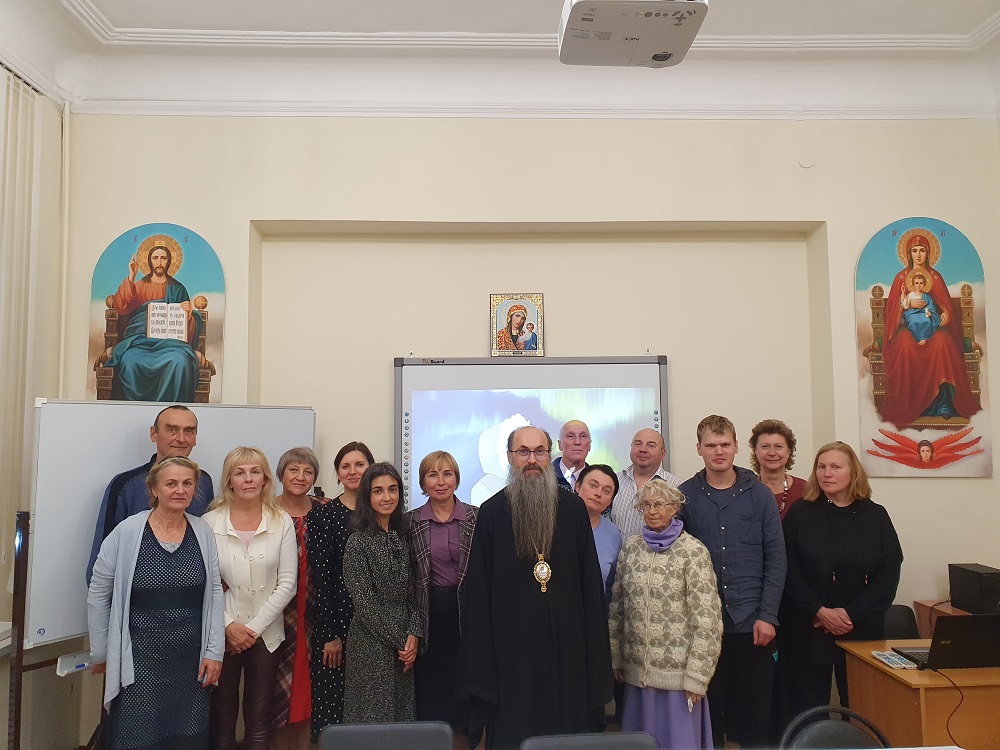 Встречу с выпускниками Центра провел епископ Иннокентий