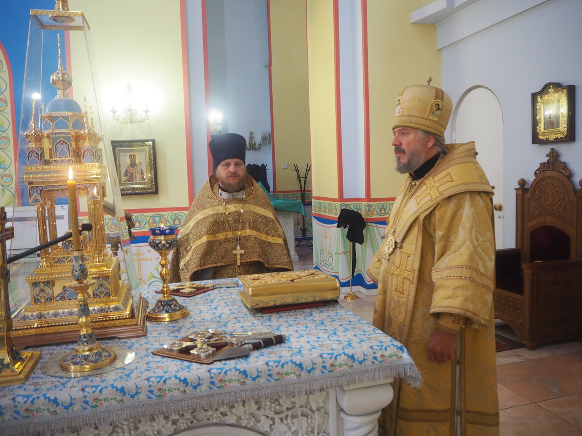 Епископ Находкинский и Преображенский Николай возглавил Божественную литургию в Казанском Кафедральном соборе г. Находки.