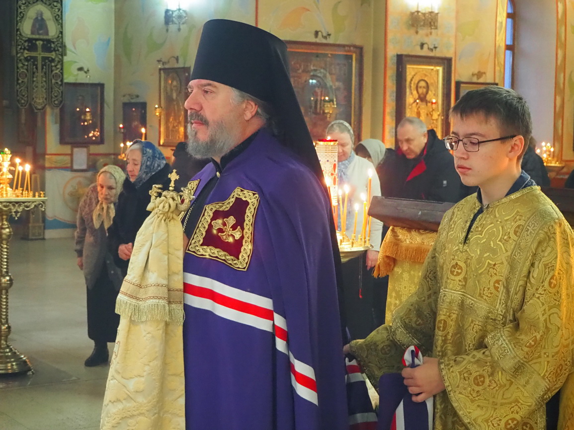 Епископ Находкинский и Преображенский Николай возглавил Божественную литургию в Казанском Кафедральном соборе г. Находки.