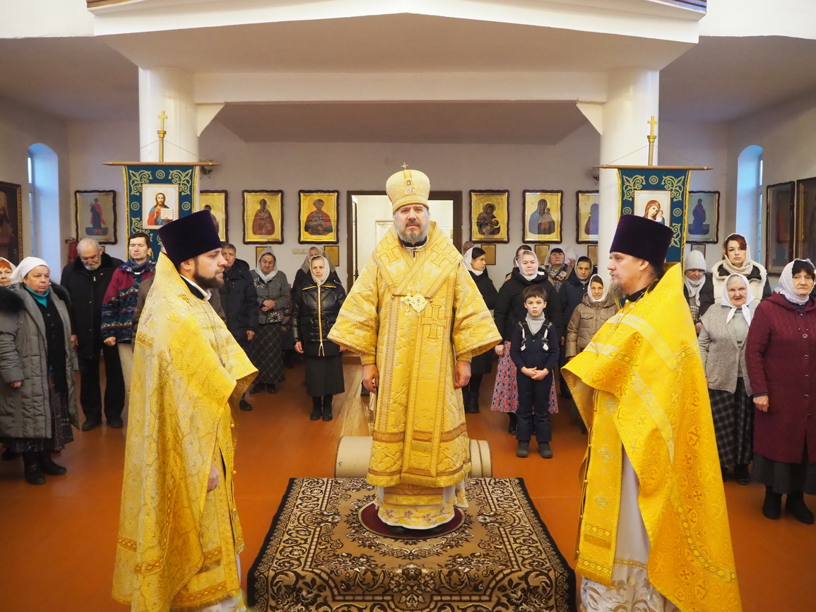 13.12.2023.В день памяти св. апостола Андрея Первозванного, епископ Находкинский и Преображенский Николай возглавил Божественную литургию в Свято-Андреевском храме ЗАТО г. Фокино.