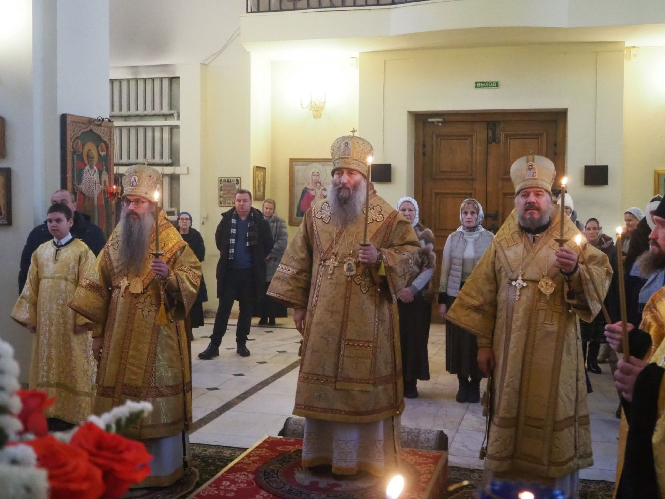 Сонм архипастырей совершил Всенощное бдение в Кафедральном Благовещенском соборе г. Арсеньева (+ Фото)