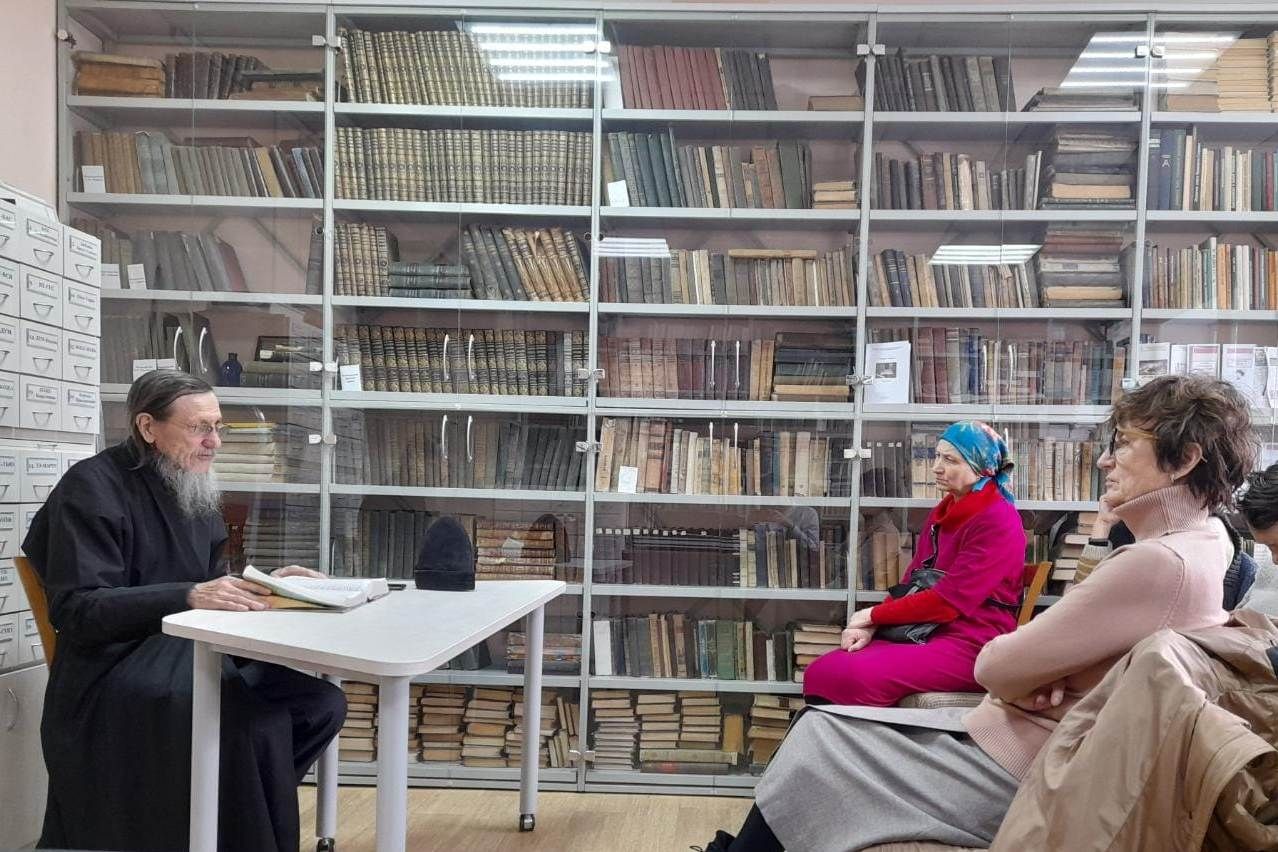 Уроки по изучению Священного Писания проходят в Центральной библиотеке города Артема