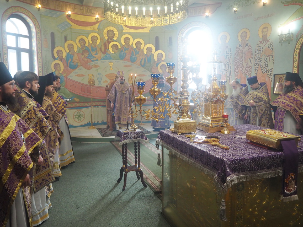 В день памяти 40-ка мучеников Севастийских, епископ Находкинский и Преображенский Николай в сослужении епархиального духовенства совершил Литургию Преждеосвященных Даров в Кафедральном Казанском соборе г. Находки.