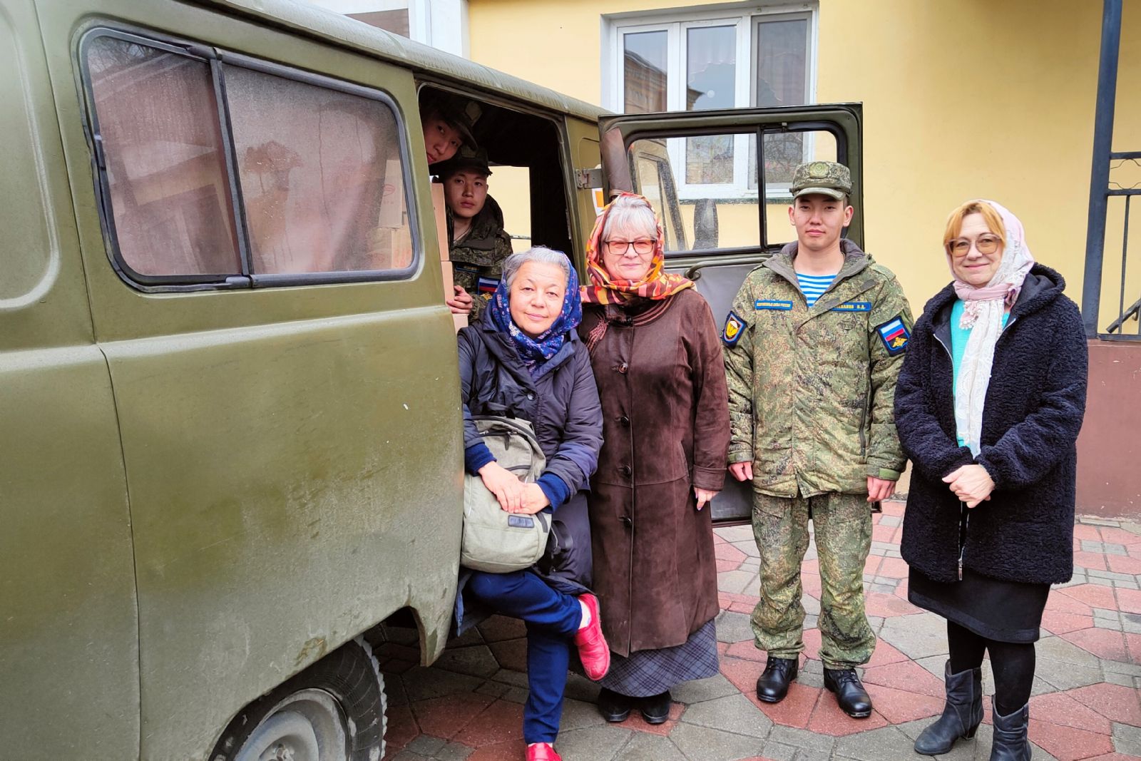 Уссурийцы передали участникам СВО более полутора тысяч Пасхальных подарков