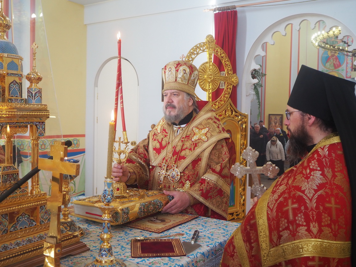 В неделю 2-ю по Пасхе, уверования апостола Фомы, епископ Находкинский и Преображенский Николай совершил Божественную литургию в Казанском Кафедральном соборе г. Находки.