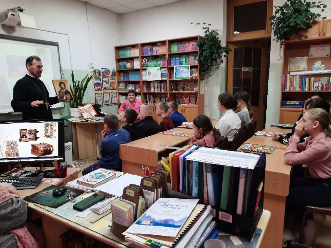 Настоятель храма в честь св.Матроны Московской, посетил Коррекционную школу-интернат пгт. Шкотово