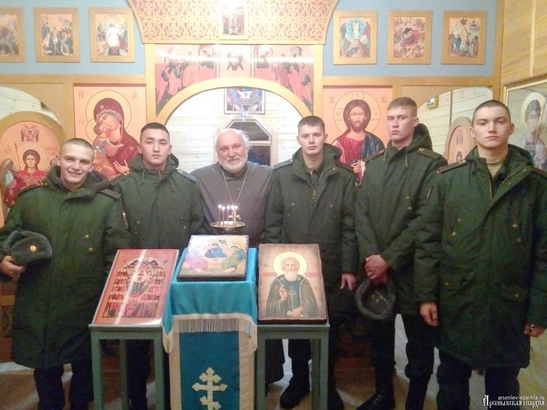 Иерей Константин Мироненко духовно окормляет военнослужащих СВО