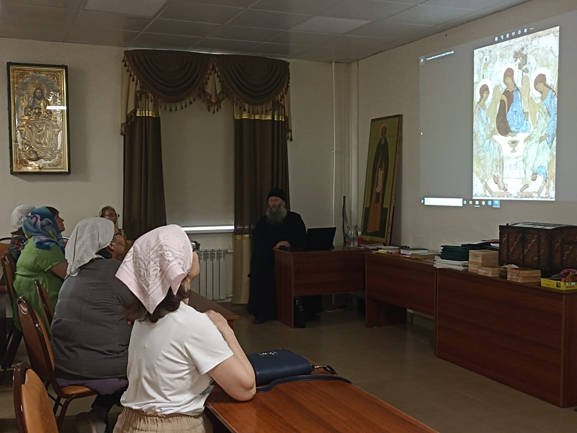 В Духовно-просветительском центре продолжаются ежемесячные встречи владыки Гурия с прихожанами