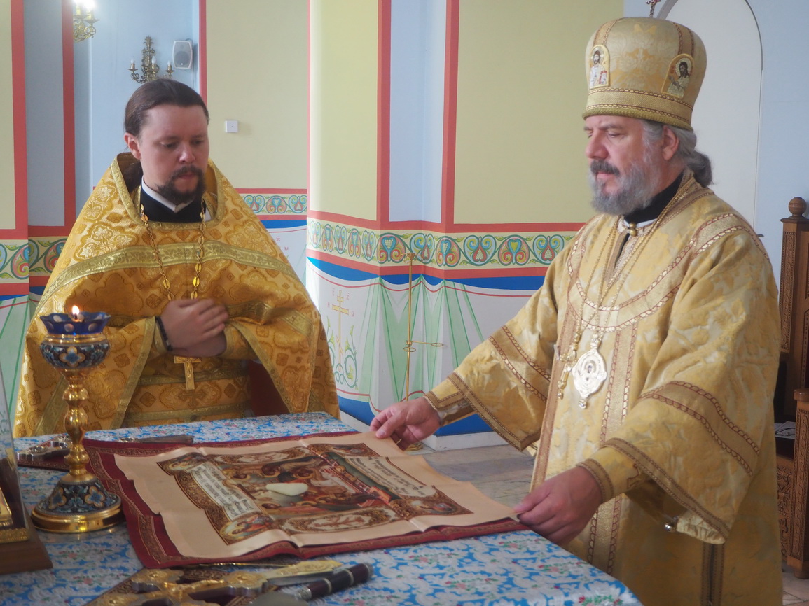 В Неделю 12-ю по Пятидесятнице епископ Находкинский и Преображенский Николай совершил Божественную литургию свт. Иоанна Златоуста в Казанском Кафедральном соборе г. Находки.