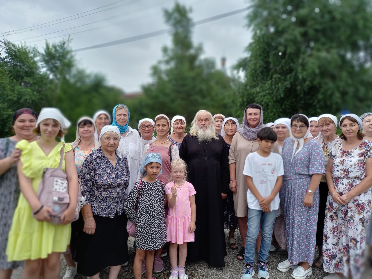 Прихожане Свято-Никольского храма г.Большой Камень посетили Богородице-Рождественский женский монастырь с. Линевичи.