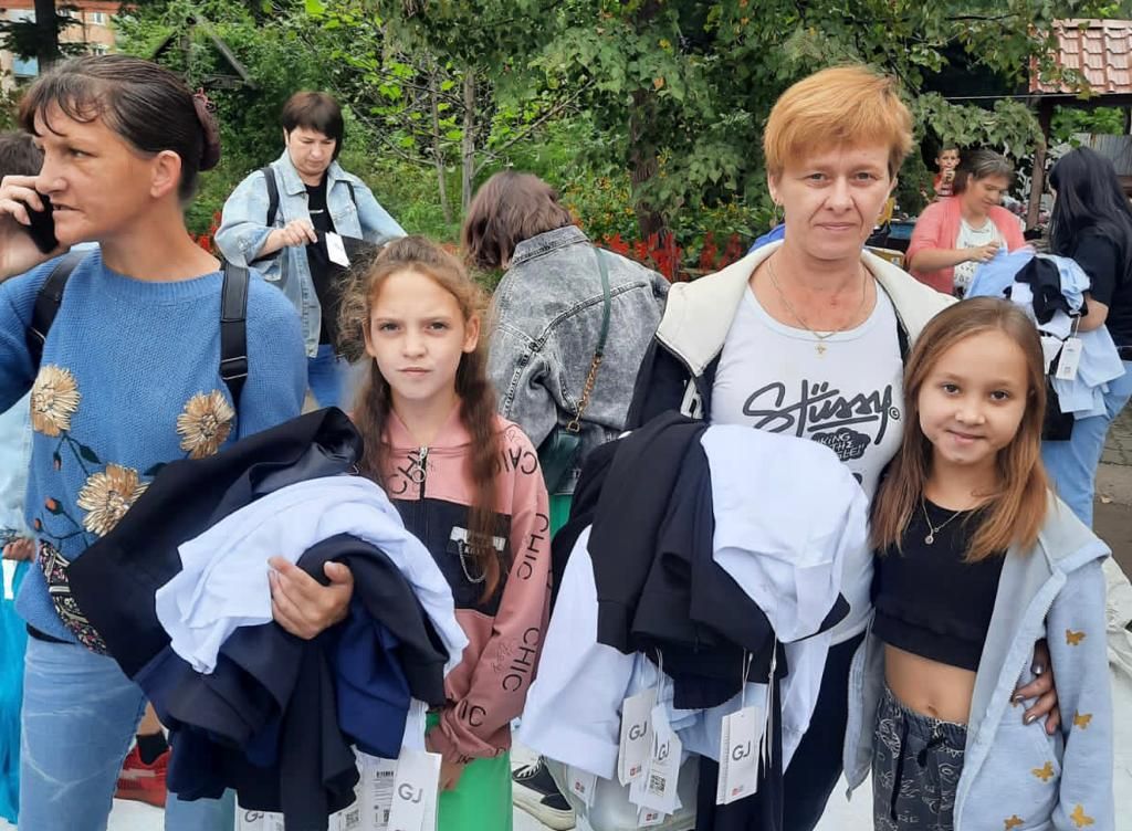 В Покровском благочинии Владивостокской епархии раздали продуктовые наборы и одежду пострадавшим от наводнения