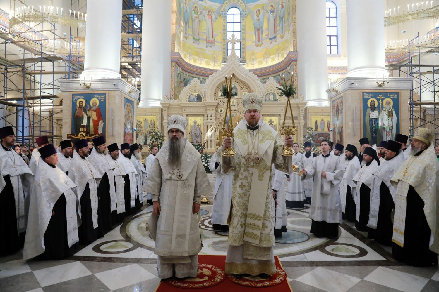 Глава Приморской митрополии совершил великую вечерню в Спасо-Преображенском соборе