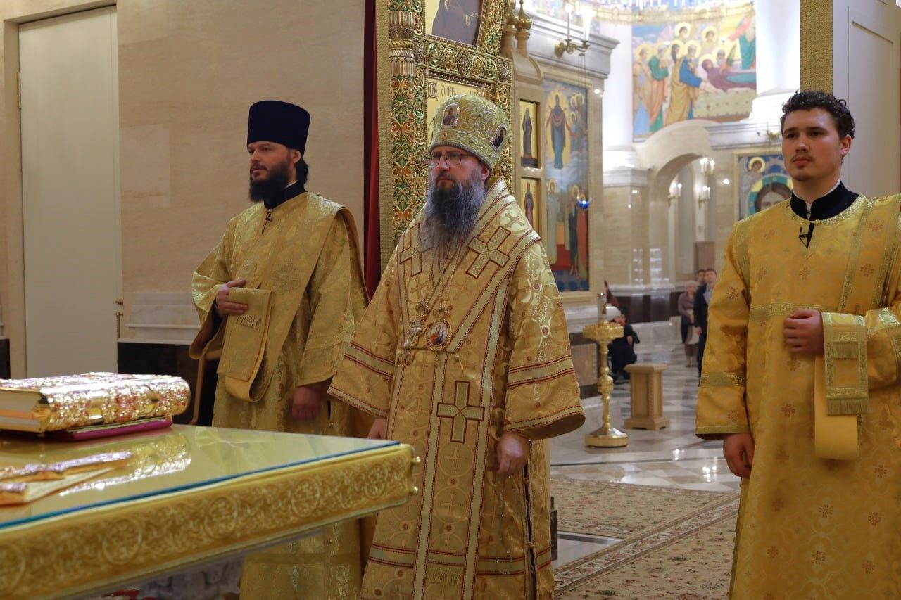 Епископ Владивостокский и Приморский Павел совершил всенощное бдение в главном храме Приморья
