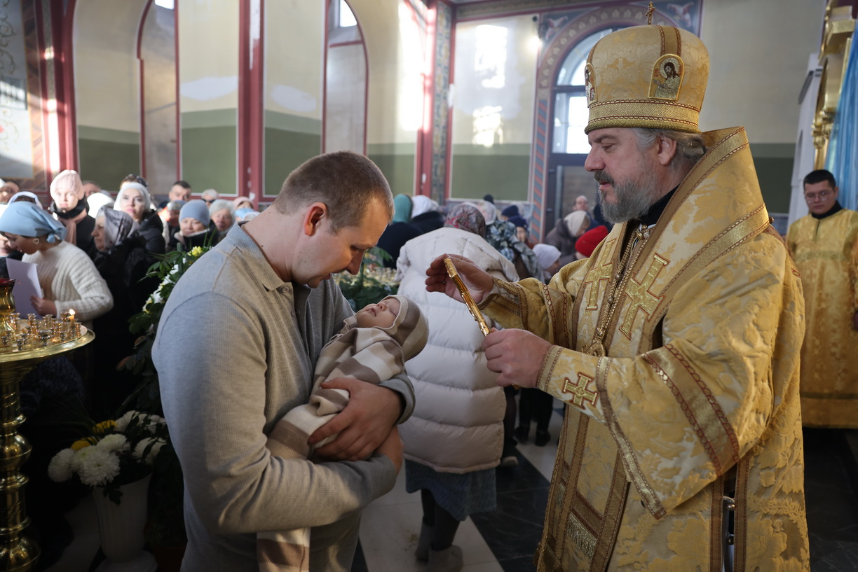 В день памяти свт. Спиридона Тримифунтского епископ Находкинский и Преображенский Николай совершил Божественную литургию в Петро-Павловском храме ЗАТО г. Большой Камень.