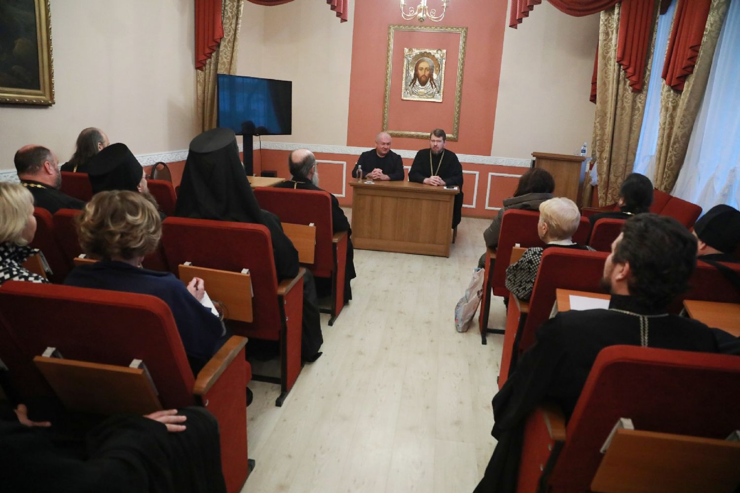 Состоялась встреча известного религиоведа Романа Силантьева с духовенством Владивостокской епархии
