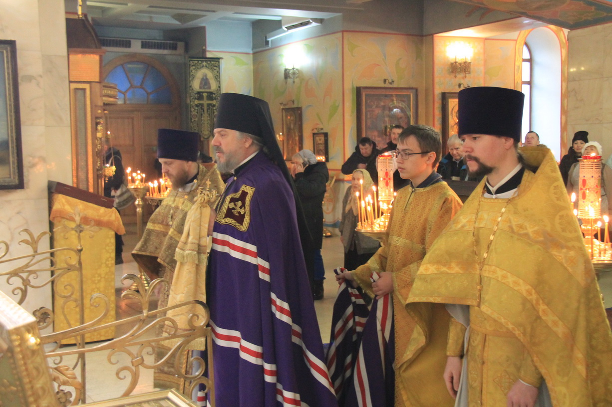 В Неделю о блудном сыне епископ Находкинский и Преображенский Николай совершил Божественную литургию в Казанском Кафедральном соборе г. Находки.