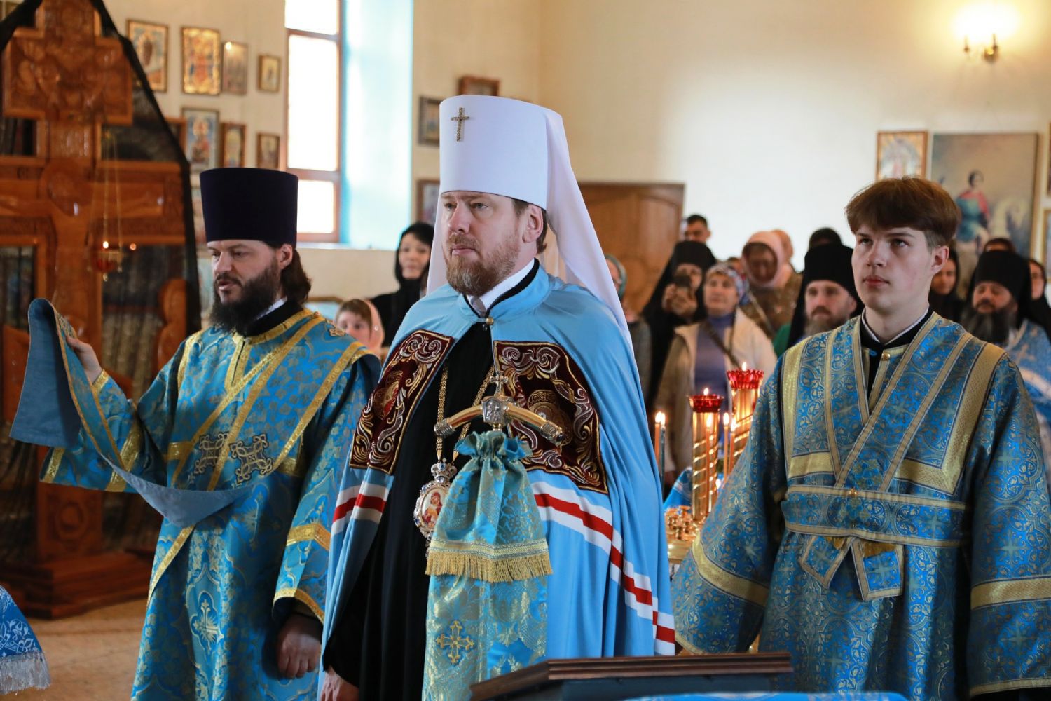 Глава Приморской митрополии совершил Божественную литургию в храме женского монастыря Казанской иконы Божией Матери поселка Раздольное