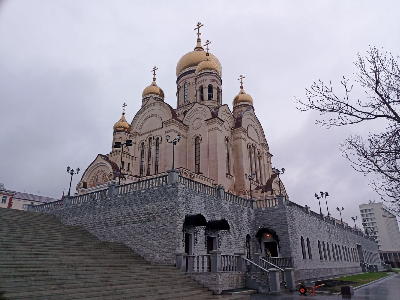 Митрополит Владимир принял участие в очередном рабочем совещании, посвященном строительству Спасо-Преображенского собора