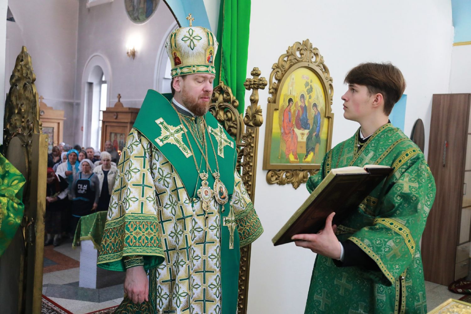 В день празднования Входа Господня в Иерусалим глава Приморской митрополии совершил Божественную литургию в храме Святого Богоявления города Артема