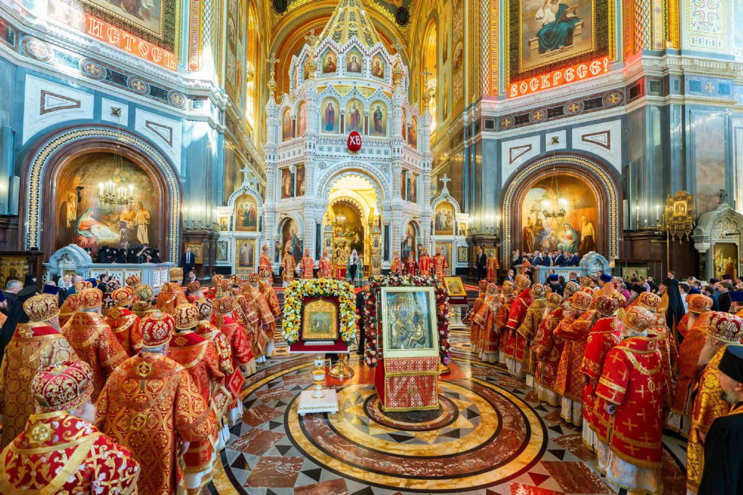 В день памяти равноапостольных Мефодия и Кирилла митрополит Владимир сослужил Предстоятелю Русской Церкви за Литургией в Храме Христа Спасителя