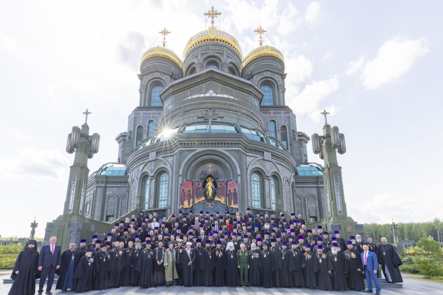 Клирики Владивостокской епархии приняли участие в праздновании 15-летия воссоздания института военного духовенства Вооруженных сил РФ
