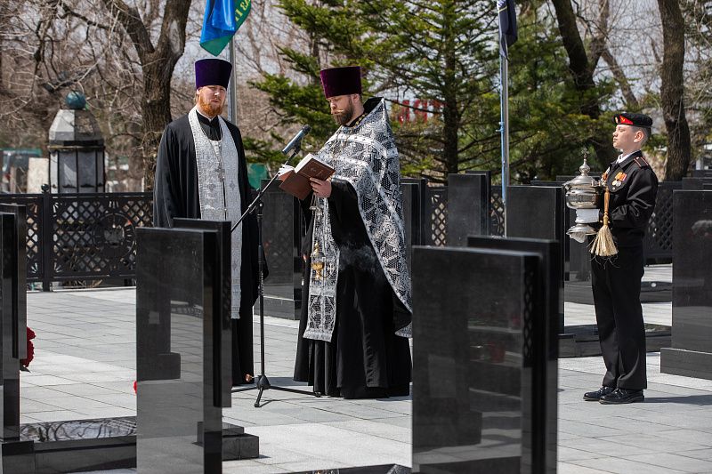 Клирики епархии приняли участие в открытии мемориал памяти погибших участников СВО на Морском кладбище Владивостока
