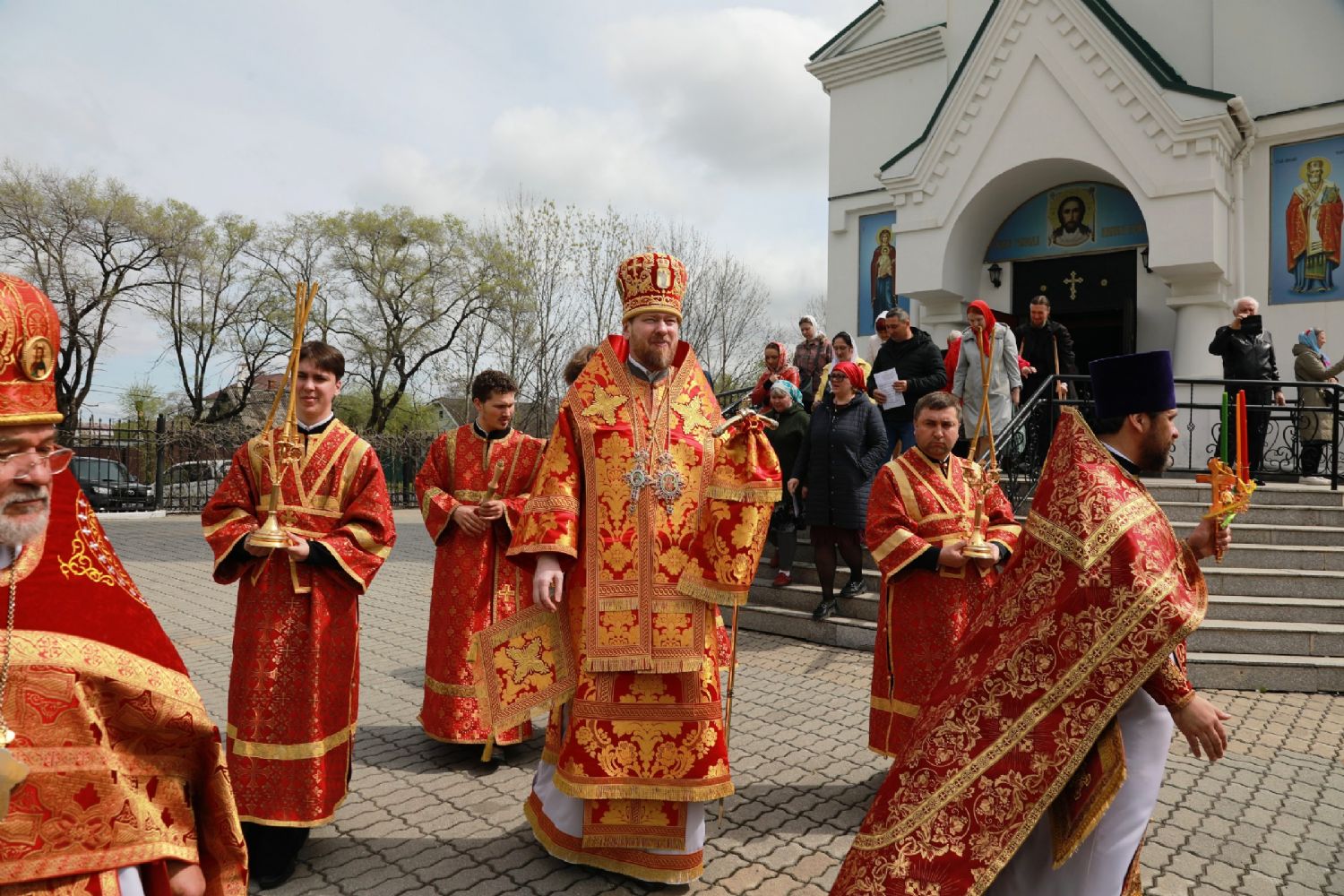 В Светлый вторник глава Приморской митрополии совершил Божественную литургию в Никольском храме города Уссурийска