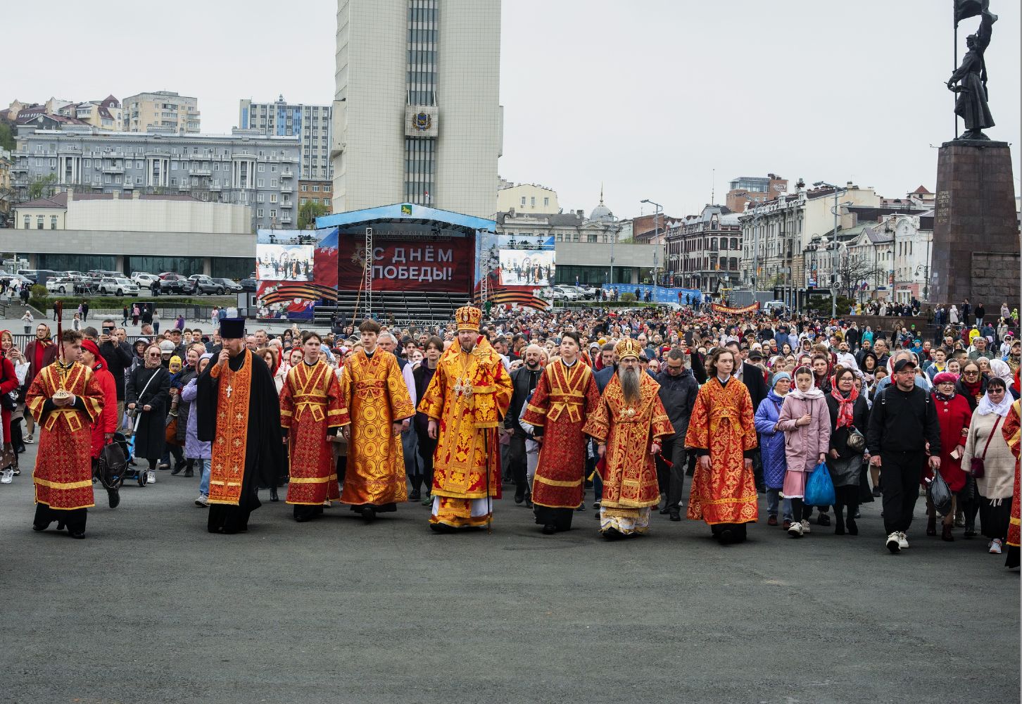 Пасхальный крестный ход в объективе фотохудожника Георгия Хрущева