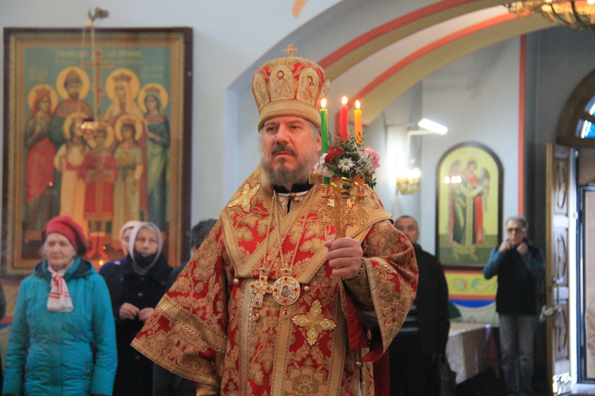 В пятницу Светлой седмицы, епископ Находкинский и Преображенский Николай совершил Божественную литургию в Казанском Кафедральном соборе г. Находки.