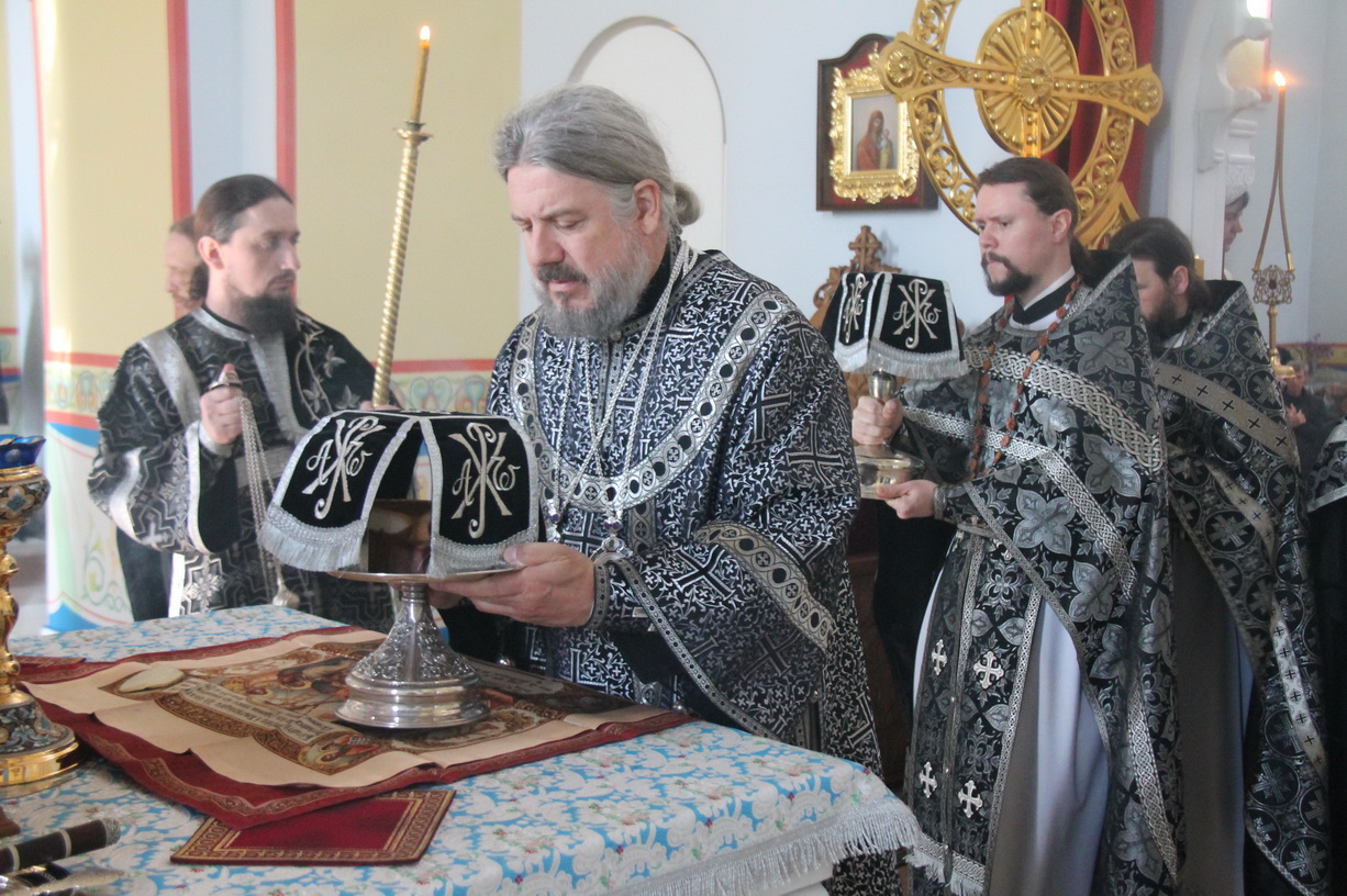 12.04.2023г.В Великую среду епископ Находкинский и Преображенский Николай совершил Литургию Преждеосвященных Даров в Казанском Кафедральном соборе г. Находки.